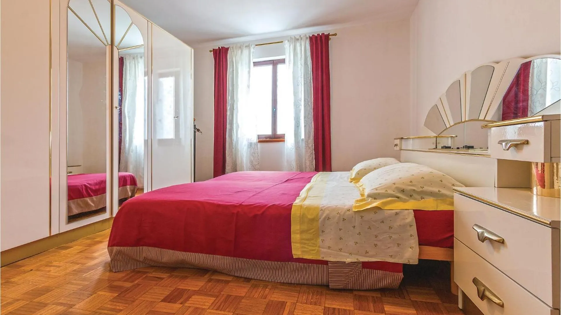 Nice Home In Pula With Kitchen Holiday home