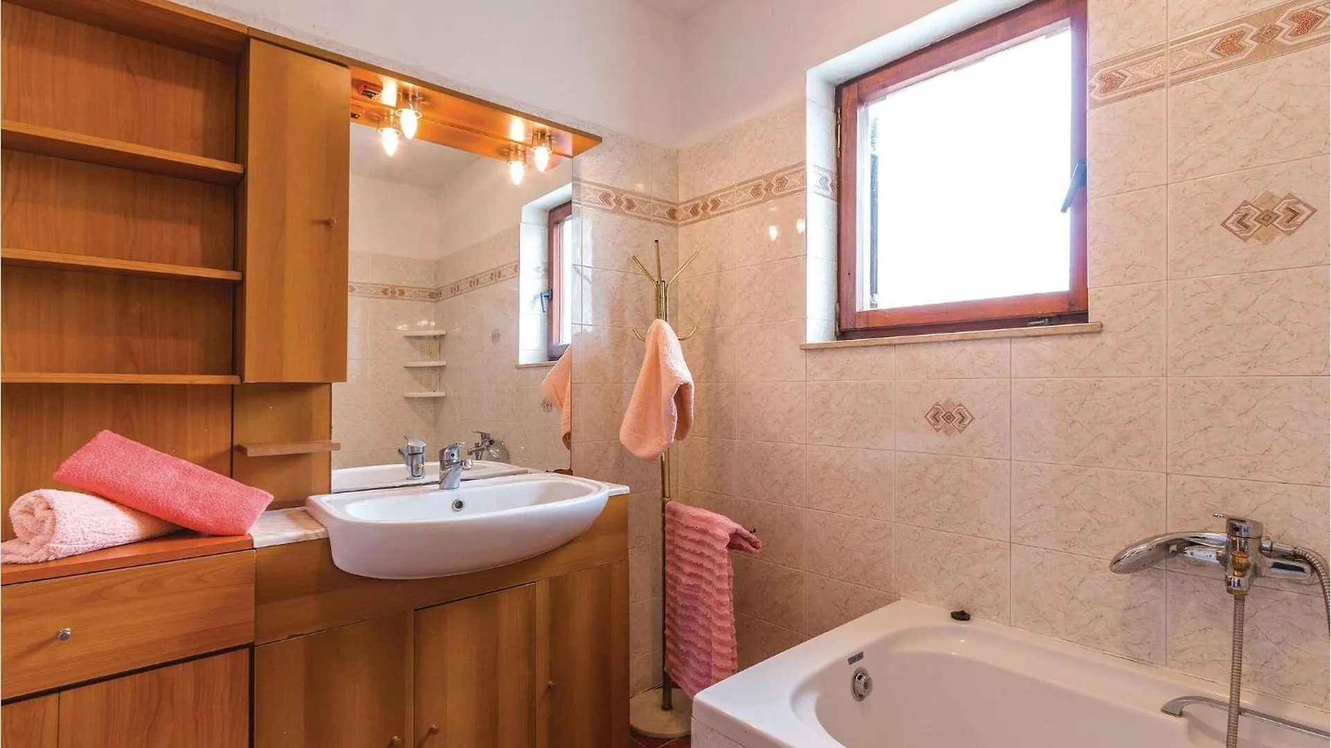 Vakantiehuis Nice Home In Pula With Kitchen